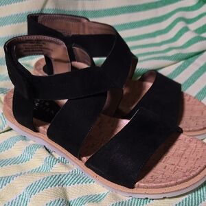 New Directions Black Sandals with Wide Straps and Textured Sole